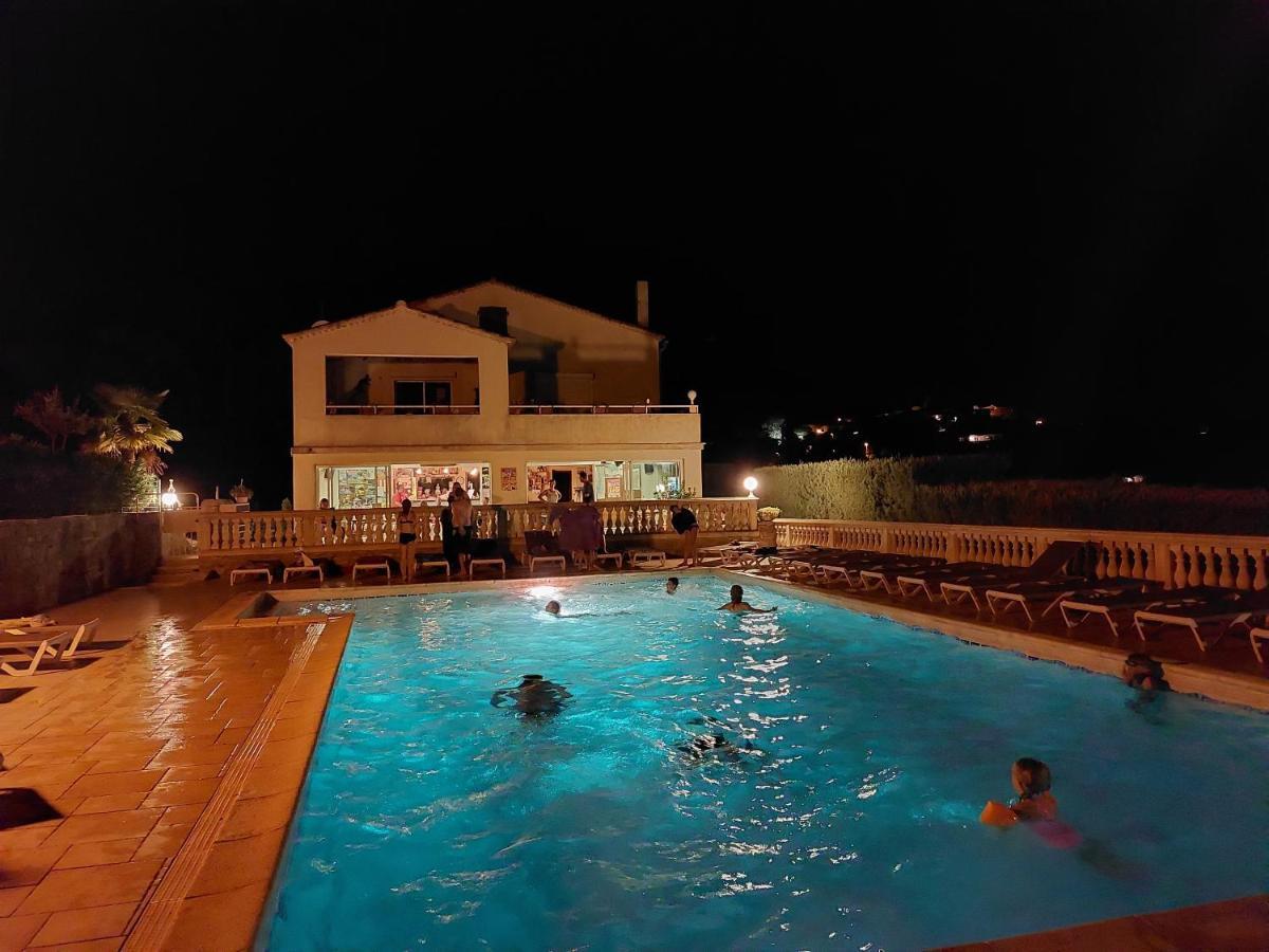 Village De Gites La Fontinelle Bessas Экстерьер фото